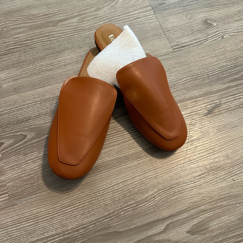 NWT Ecetana Women’s flats light brown size 7/38